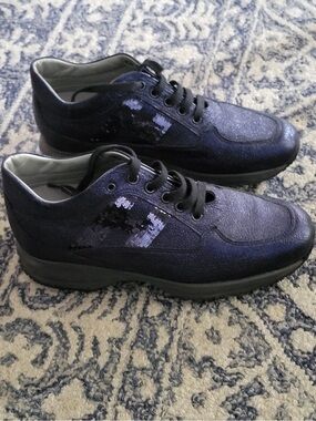 Women’s Hogan’s Interactive Navy Sequin Accent Casual Sneakers size 37 like new